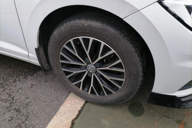 Used Volkswagen Sagitar 2019 280TSI DSG Comfort Version China VI Standard Right Front Wheel Hub