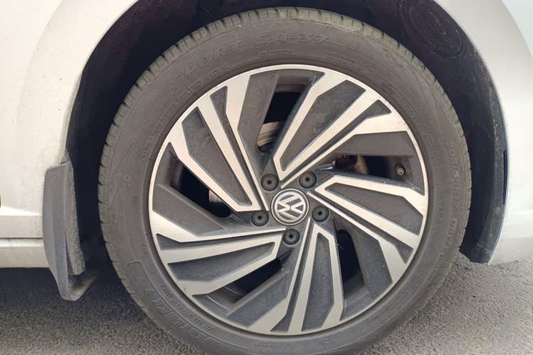 Used Volkswagen Sagitar 2019 280TSI DSG Luxury Version China VI Standard Right Front Wheel Hub