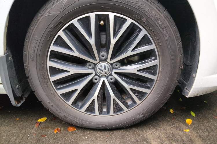 Used Volkswagen Sagitar 2019 200TSI DSG Comfort Version China VI Standard Right Front Wheel Hub
