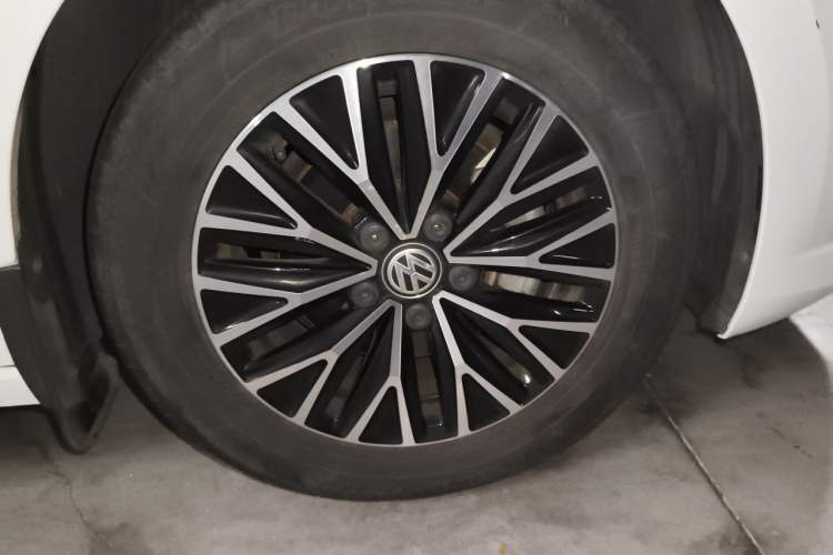 Used Volkswagen Sagitar 2019 280TSI DSG Comfort Version China VI Standard Right Front Wheel Hub