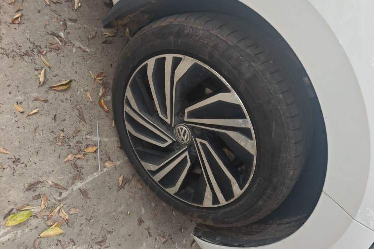 Used Volkswagen Sagitar 2019 280TSI DSG Luxury Model China V Emission Standard Right Front Wheel Hub