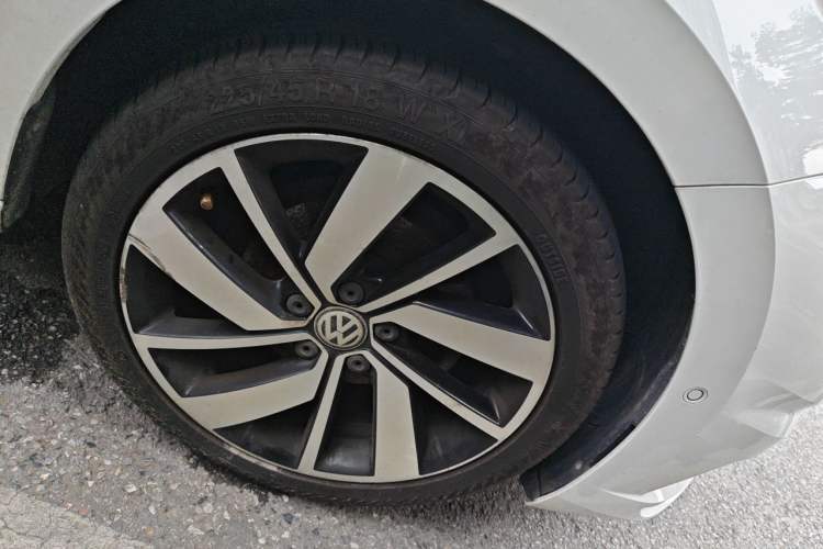 Used Volkswagen Sagitar 2019 280TSI DSG Flagship Model China V Standard Right Front Wheel Hub