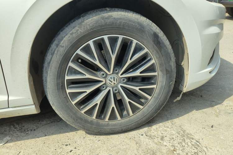 Used Volkswagen Sagitar 2019 200TSI DSG Comfort Version China VI Standard Right Front Wheel Hub