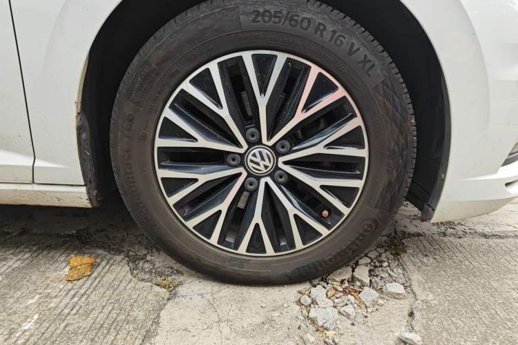 Used Volkswagen Sagitar 2019 280TSI DSG Comfort Version China VI Standard Right Front Wheel Hub
