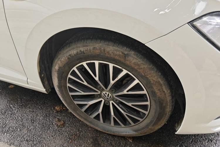Used Volkswagen Sagitar 2019 280TSI DSG Comfort Version China VI Standard Right Front Wheel Hub