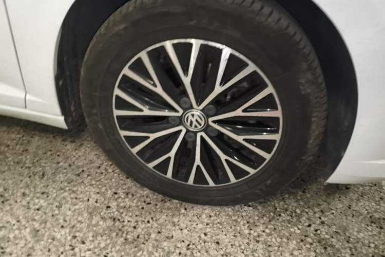 Used Volkswagen Sagitar 2019 200TSI DSG Comfort Version China VI Standard Right Front Wheel Hub