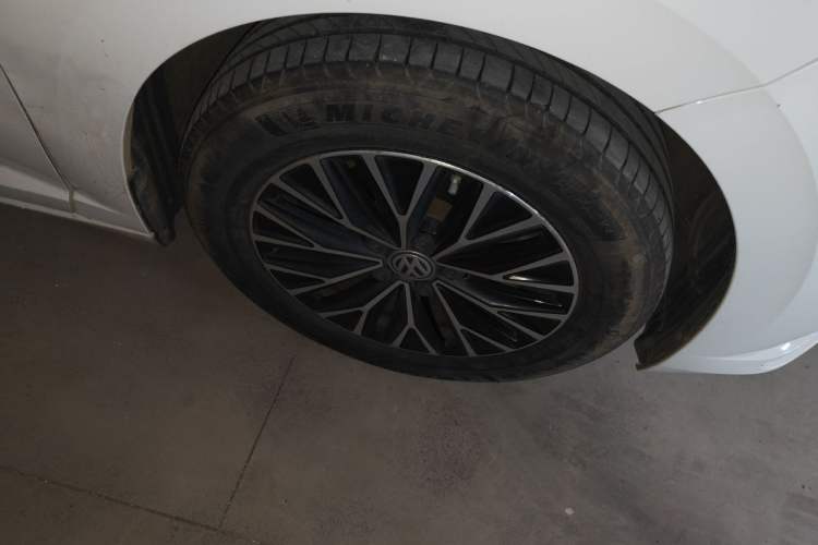 Used Volkswagen Sagitar 2019 280TSI DSG Comfort Version China VI Standard Right Front Wheel Hub