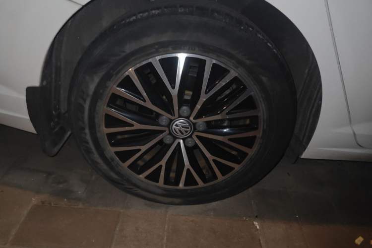 Used Volkswagen Sagitar 2019 280TSI DSG Comfort Version China VI Standard Right Front Wheel Hub