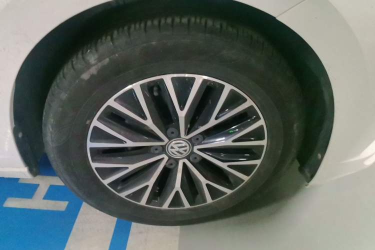Used Volkswagen Sagitar 2019 280TSI DSG Comfort Version China VI Standard Right Front Wheel Hub