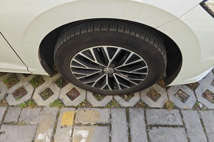 Used Volkswagen Sagitar 2019 280TSI DSG Comfort Version China VI Standard Right Front Wheel Hub