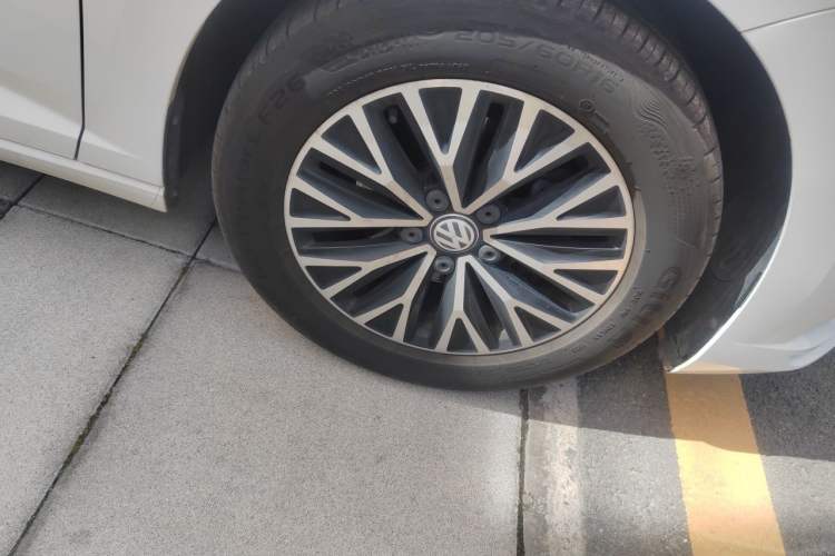 Used Volkswagen Sagitar 2019 280TSI DSG Comfort Version China VI Standard Right Front Wheel Hub