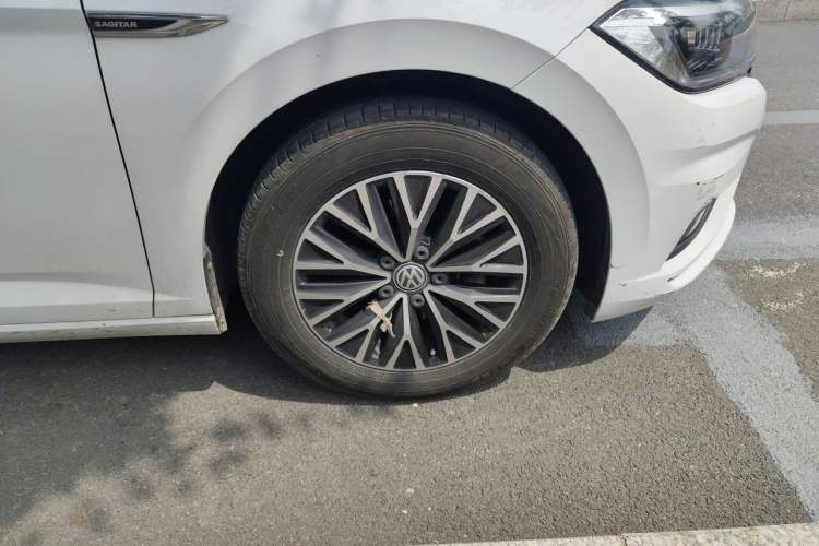 Used Volkswagen Sagitar 2019 280TSI DSG Comfort Version China VI Standard Right Front Wheel Hub