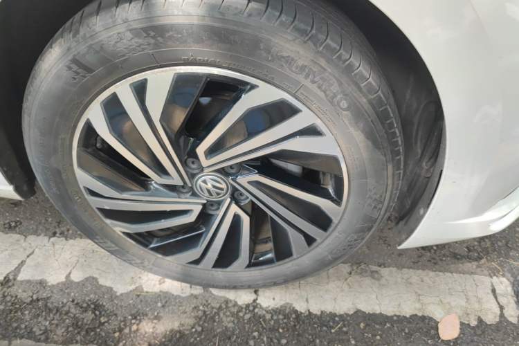 Used Volkswagen Sagitar 2019 280TSI DSG Luxury Version China VI Standard Right Front Wheel Hub