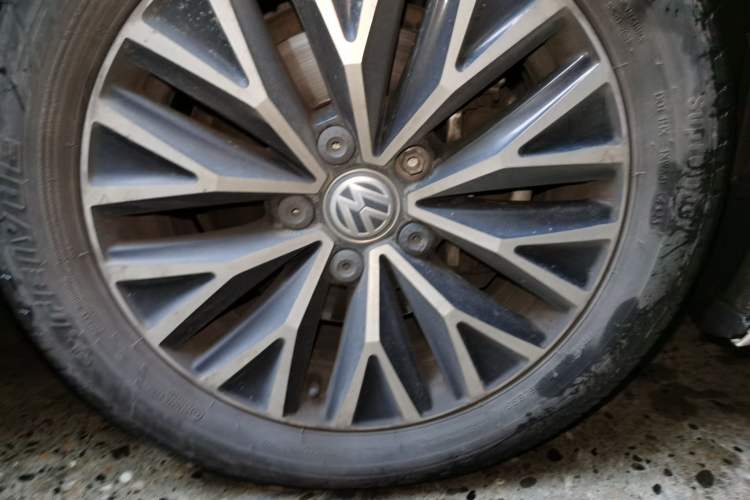 Used Volkswagen Sagitar 2019 280TSI DSG Comfort Version China V Standard Right Front Wheel Hub