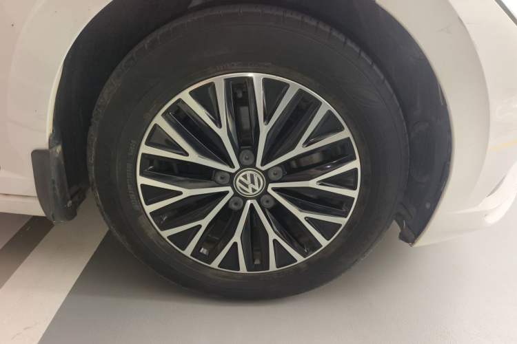 Used Volkswagen Sagitar 2019 200TSI DSG Comfort Version China VI Standard Right Front Wheel Hub