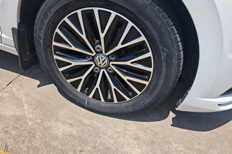 Used Volkswagen Sagitar 2019 200TSI DSG Comfort Version China VI Standard Right Front Wheel Hub