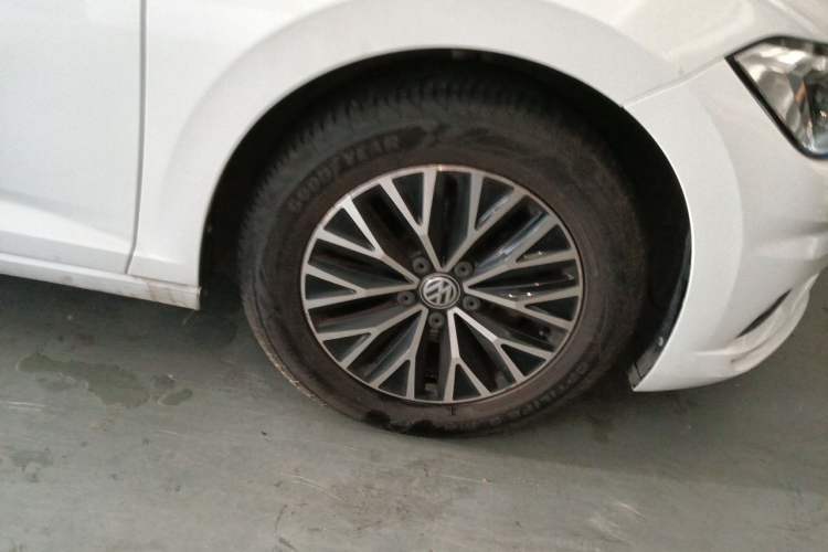 Used Volkswagen Sagitar 2019 280TSI DSG Comfort Version China VI Standard Right Front Wheel Hub