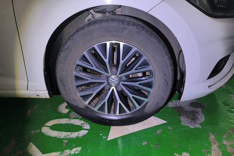 Used Volkswagen Sagitar 2019 280TSI DSG Comfort Version China VI Standard Right Front Wheel Hub