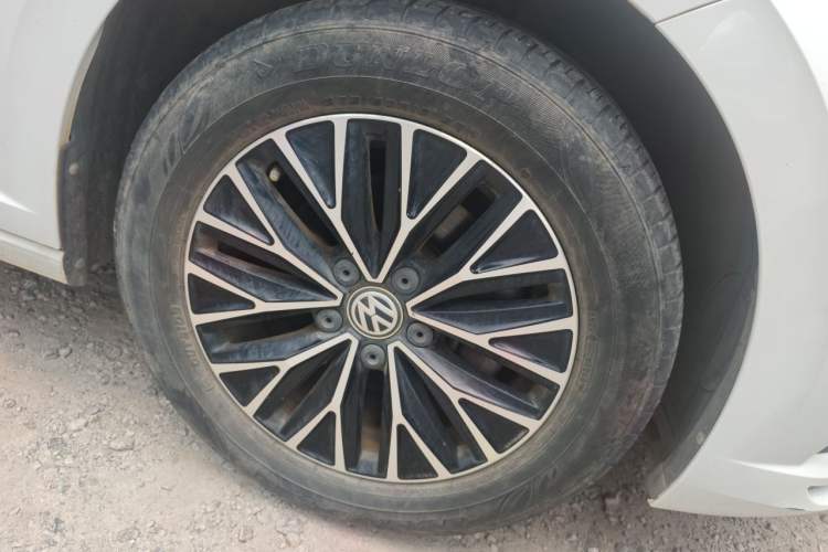 Used Volkswagen Sagitar 2019 200TSI DSG Comfort Version China VI Standard Right Front Wheel Hub