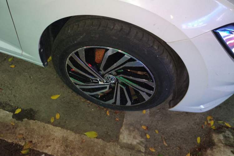 Used Volkswagen Sagitar 2019 280TSI DSG Luxury Version China VI Standard Right Front Wheel Hub
