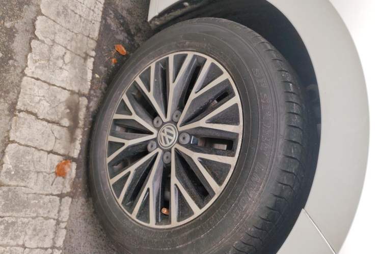 Used Volkswagen Sagitar 2019 280TSI DSG Comfort Version China VI Standard Right Front Wheel Hub
