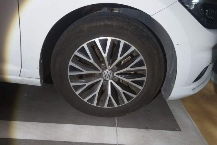 Used Volkswagen Sagitar 2019 280TSI DSG Comfort Version China VI Standard Right Front Wheel Hub