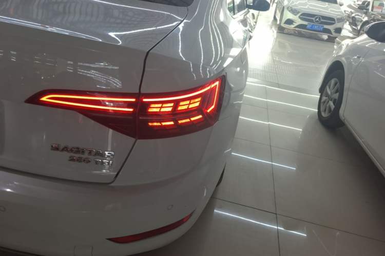 Used Volkswagen Sagitar 2019 280TSI DSG Comfort Version China VI Standard Right Rear Taillight