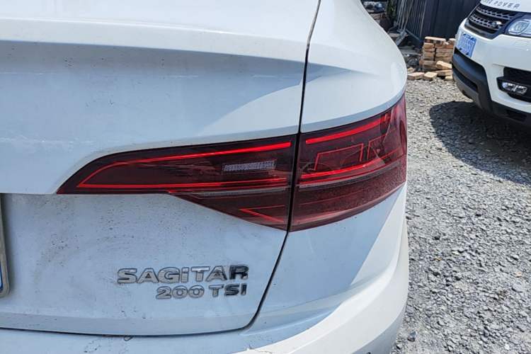 Used Volkswagen Sagitar 2019 200TSI DSG Comfort Version China VI Standard Right Rear Taillight
