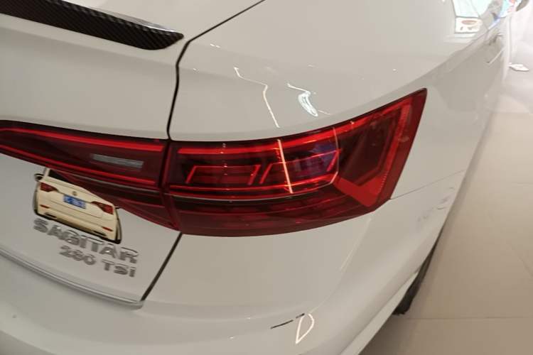 Used Volkswagen Sagitar 2019 280TSI DSG Luxury Version China VI Standard Right Rear Taillight
