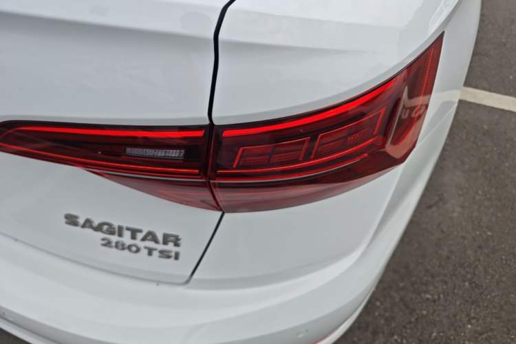 Used Volkswagen Sagitar 2019 280TSI DSG Comfort Version China VI Standard Right Rear Taillight
