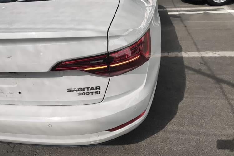 Used Volkswagen Sagitar 2019 200TSI DSG Fashion Edition China VI Standard Right Rear Taillight
