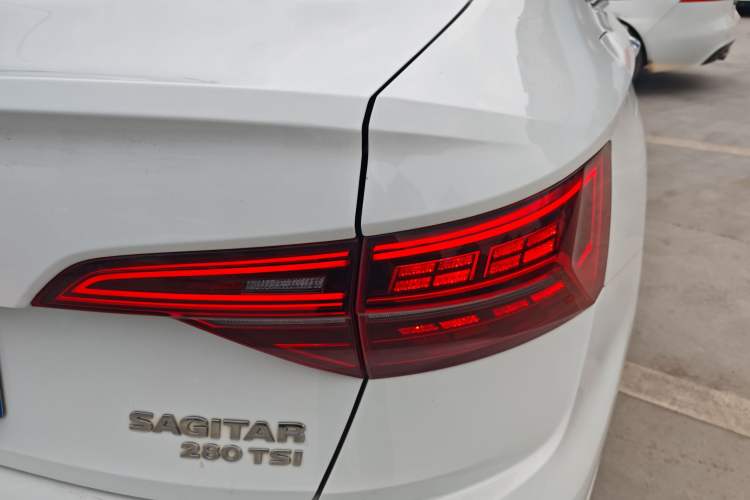 Used Volkswagen Sagitar 2019 280TSI DSG Comfort Version China VI Standard Right Rear Taillight
