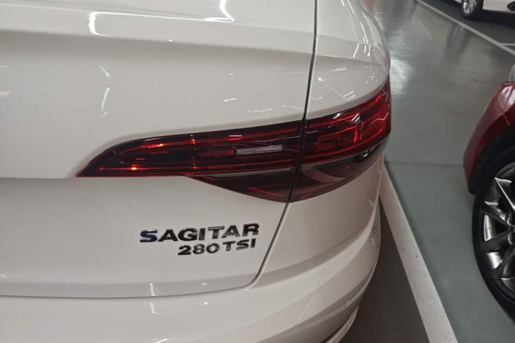 Used Volkswagen Sagitar 2019 280TSI DSG Comfort Version China V Standard Right Rear Taillight