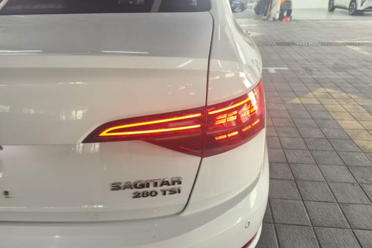 Used Volkswagen Sagitar 2019 280TSI DSG Comfort Version China VI Standard Right Rear Taillight