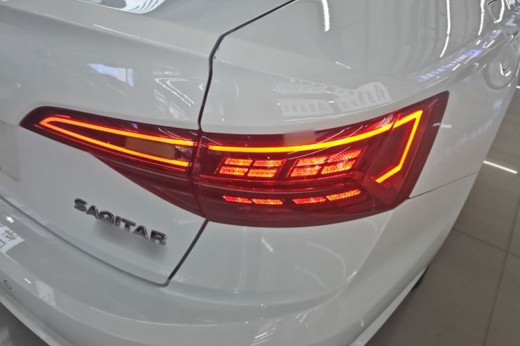 Used Volkswagen Sagitar 2019 280TSI DSG Comfort Version China V Standard Right Rear Taillight