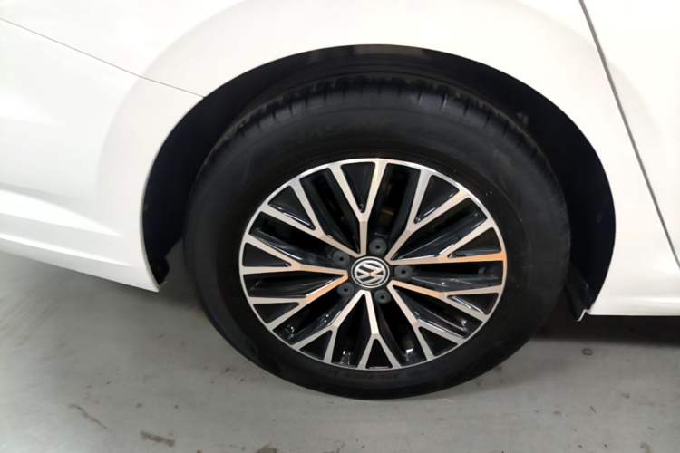 Used Volkswagen Sagitar 2019 200TSI Manual Comfort Version China VI Standard Right Rear Wheel Hub