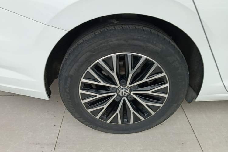 Used Volkswagen Sagitar 2019 280TSI DSG Comfort Version China VI Standard Right Rear Wheel Hub