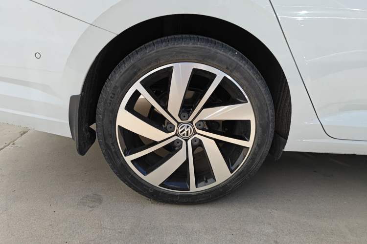 Used Volkswagen Sagitar 2019 280TSI DSG Flagship Model China V Standard Right Rear Wheel Hub