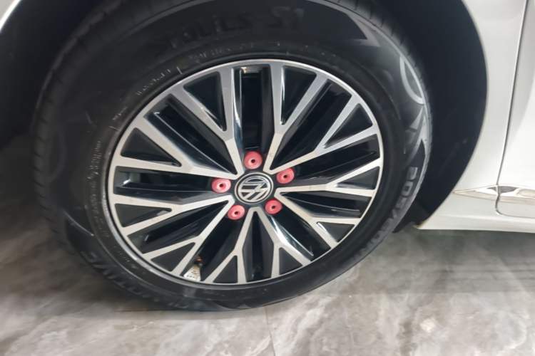 Used Volkswagen Sagitar 2019 280TSI DSG Comfort Version China VI Standard Right Rear Wheel Hub
