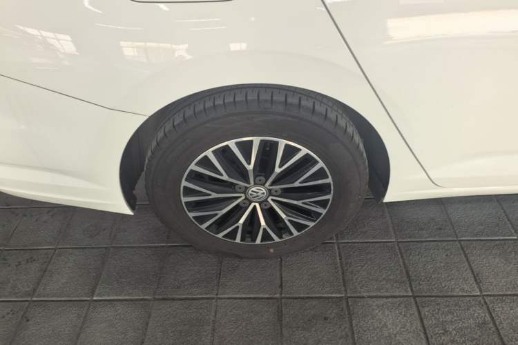Used Volkswagen Sagitar 2019 280TSI DSG Comfort Version China VI Standard Right Rear Wheel Hub