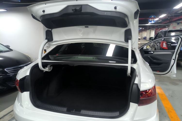 Used Volkswagen Sagitar 2019 200TSI Manual Comfort Version China VI Standard Trunk