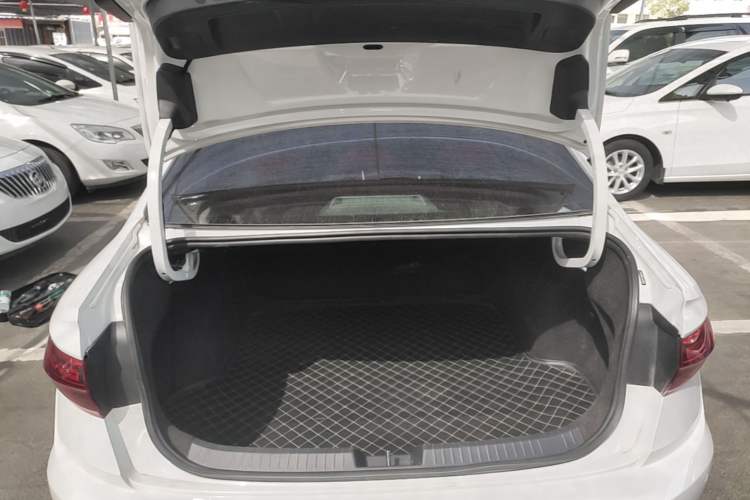 Used Volkswagen Sagitar 2019 200TSI DSG Fashion Edition China VI Standard Trunk