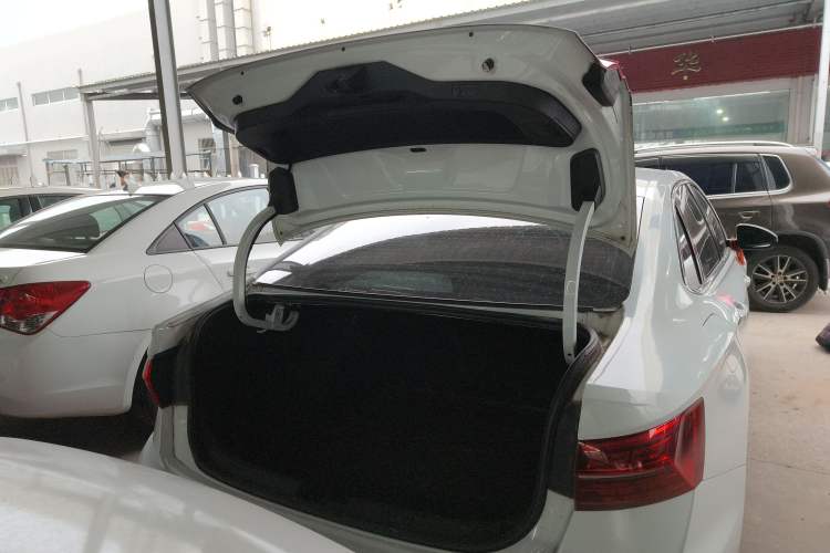 Used Volkswagen Sagitar 2019 200TSI Manual Comfort Version China VI Standard Trunk