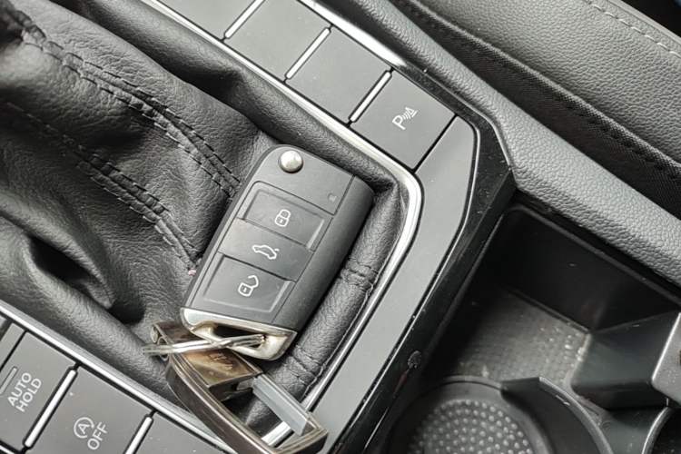 Used Volkswagen Sagitar 2019 280TSI DSG Luxury Version China VI Standard Vehicle Key
