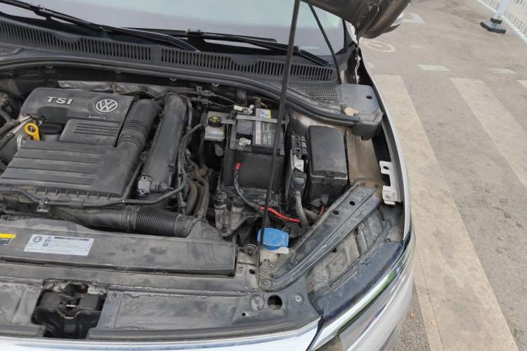 Used Volkswagen Sagitar 2019 280TSI DSG Luxury Version China VI Standard Engine Bay Left