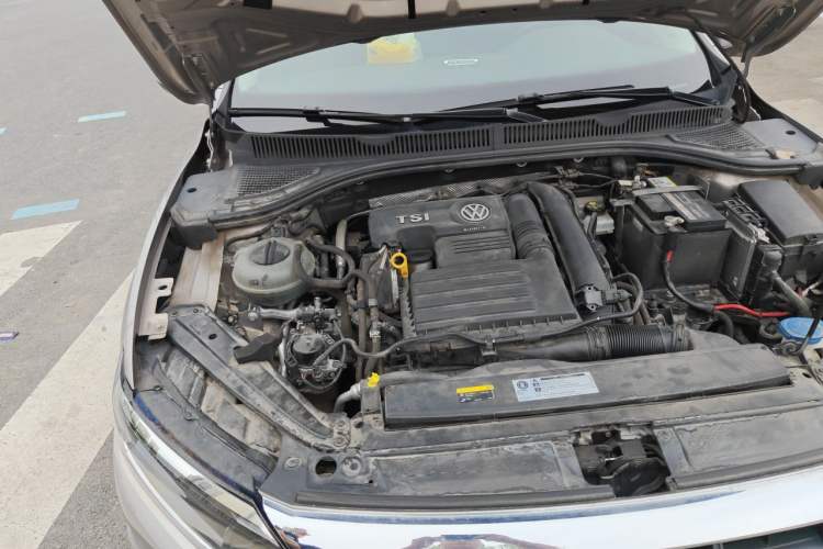 Used Volkswagen Sagitar 2019 280TSI DSG Luxury Version China VI Standard Engine Bay Right