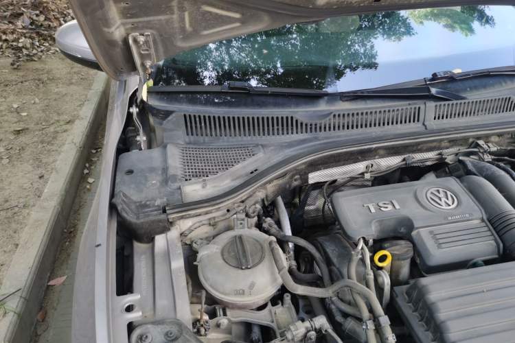 Used Volkswagen Sagitar 2019 280TSI DSG Comfort Version China VI Standard Engine Bay Right