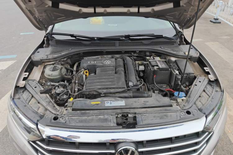 Used Volkswagen Sagitar 2019 280TSI DSG Luxury Version China VI Standard Engine Bay