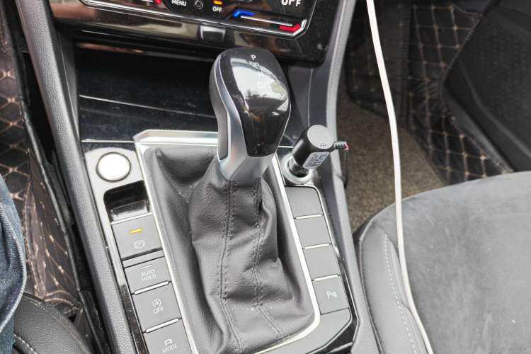 Used Volkswagen Sagitar 2019 280TSI DSG Luxury Version China VI Standard Gear Lever