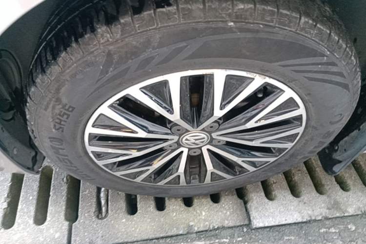 Used Volkswagen Sagitar 2019 280TSI DSG Comfort Version China V Standard Left Front Wheel Hub